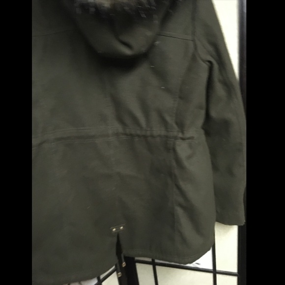 Stylish fur lined hood, wool coat with rear kick joint - Picture 4 of 6